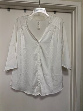 Blooming Jelly satin 3/4 length sleeve blouse - size L